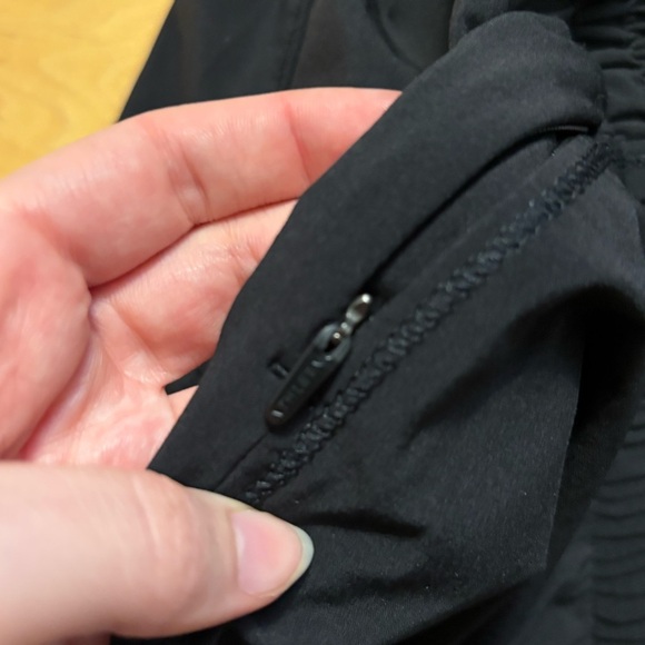 Athleta Hustle 4.5” Shorts Womens Extra Large XL Black Running Workout Exercise - Picture 6 of 7